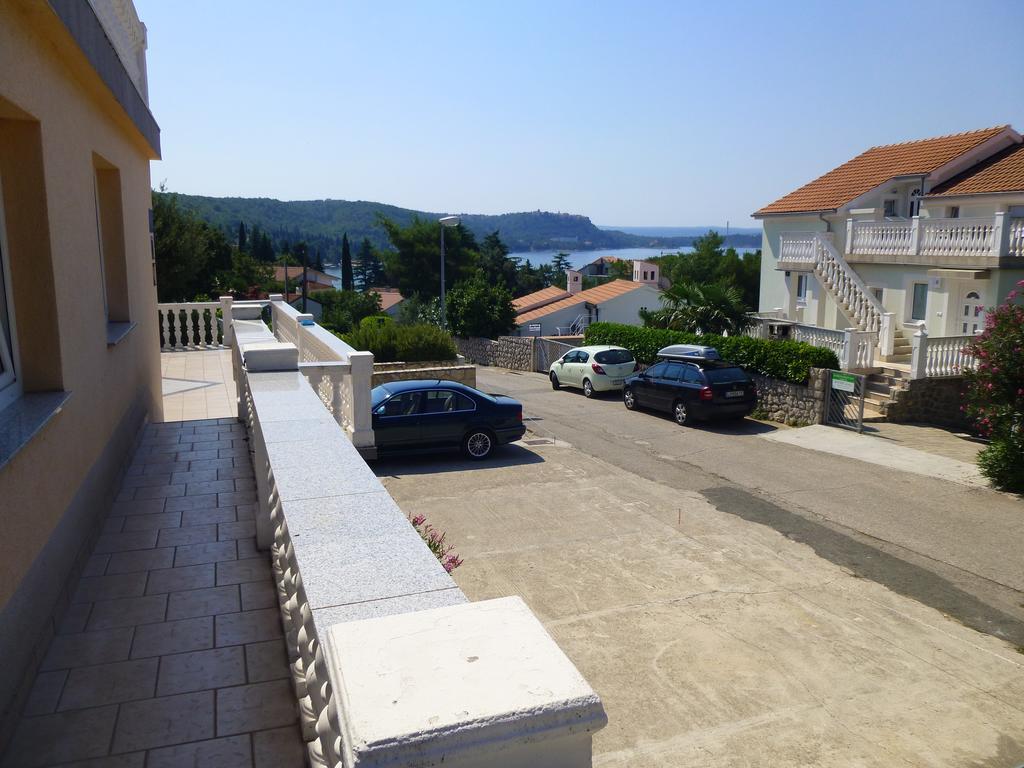 Apartments Villa Rosmarin Omisalj ภายนอก รูปภาพ